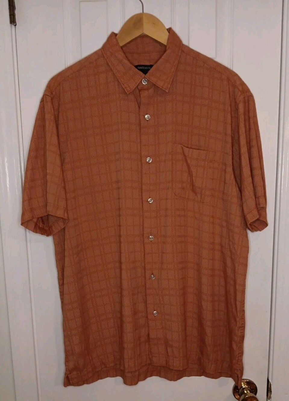 Van Huesen Mens Short Sleeve Button Up Shirt. Light Rust LG 16-16 1/2